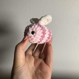 Bee keyring